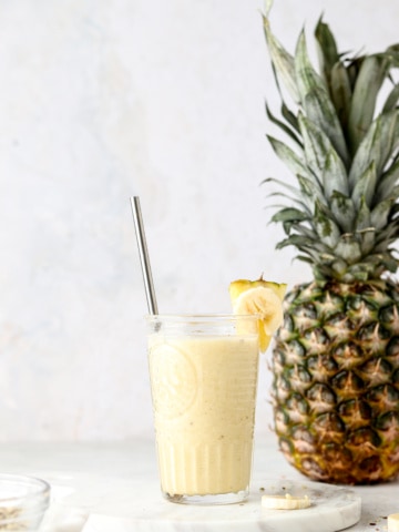 pineapple banana smoothie 1 scaled