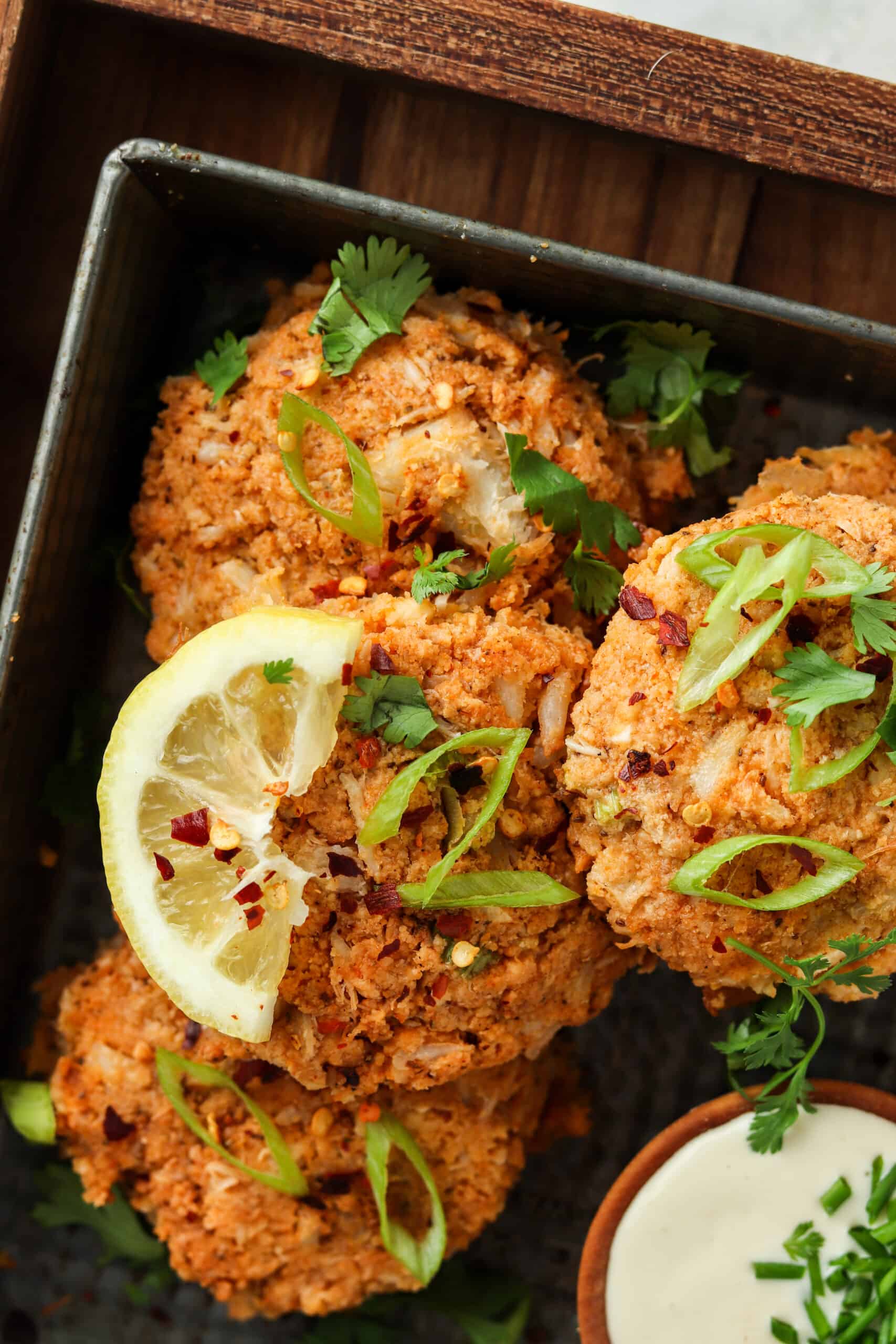 Close up photo of crab cakes on a platter. 