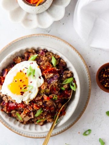 paleo egg roll in a bowl with an egg on top