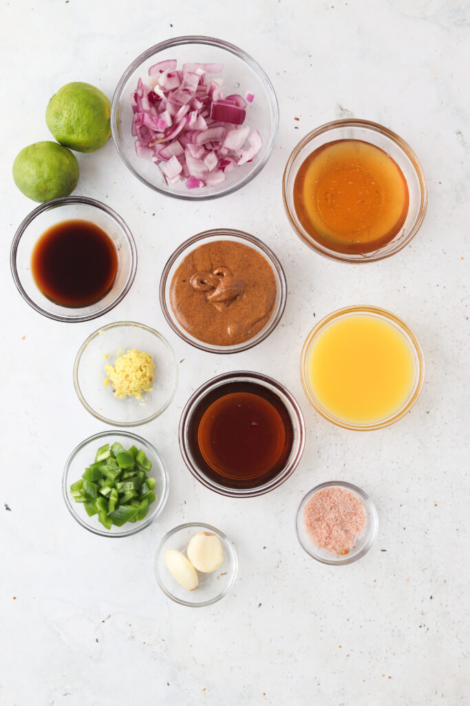 thai sauce ingredients in small bowls