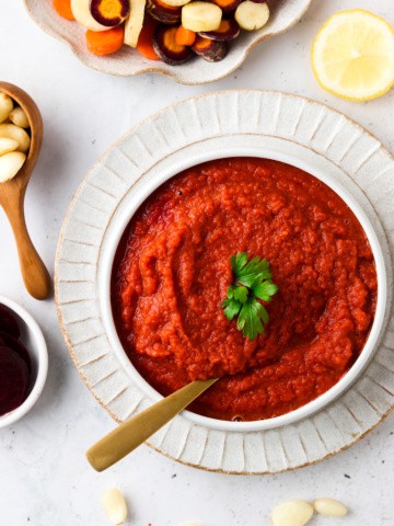 aip nomato sauce in a bowl