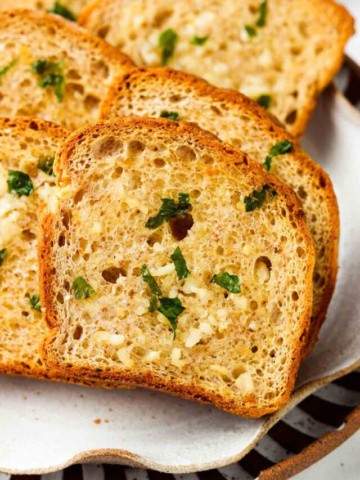 cropped vegan garlic bread 4