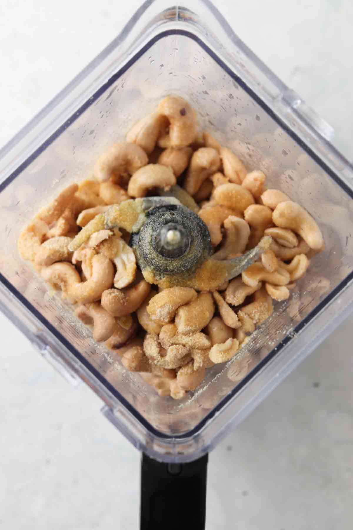 Cashews, olive oil, garlic powder, salt and lemon juice in a food processor. 