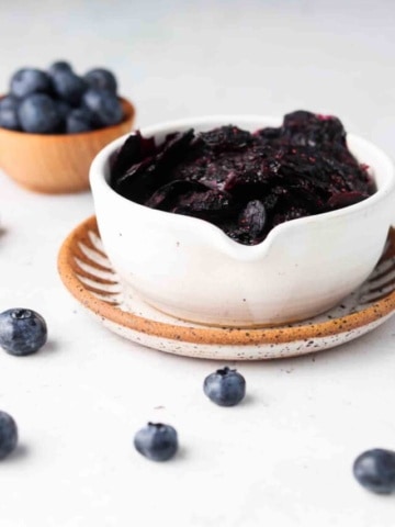cropped dehydrated blueberries 1