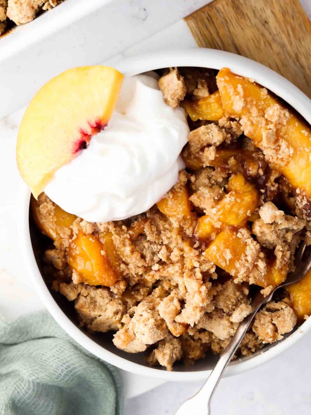 healthy vegan peach cobbler