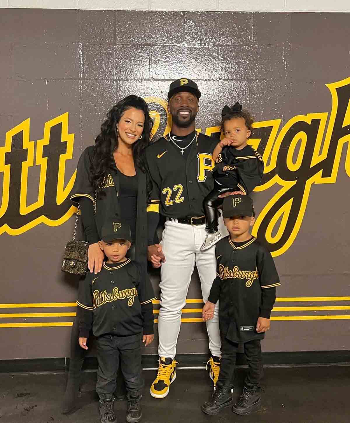 Photo of Pittsburgh Pirates wife, Maria McCutchen and her family in PIrates baseball gear.